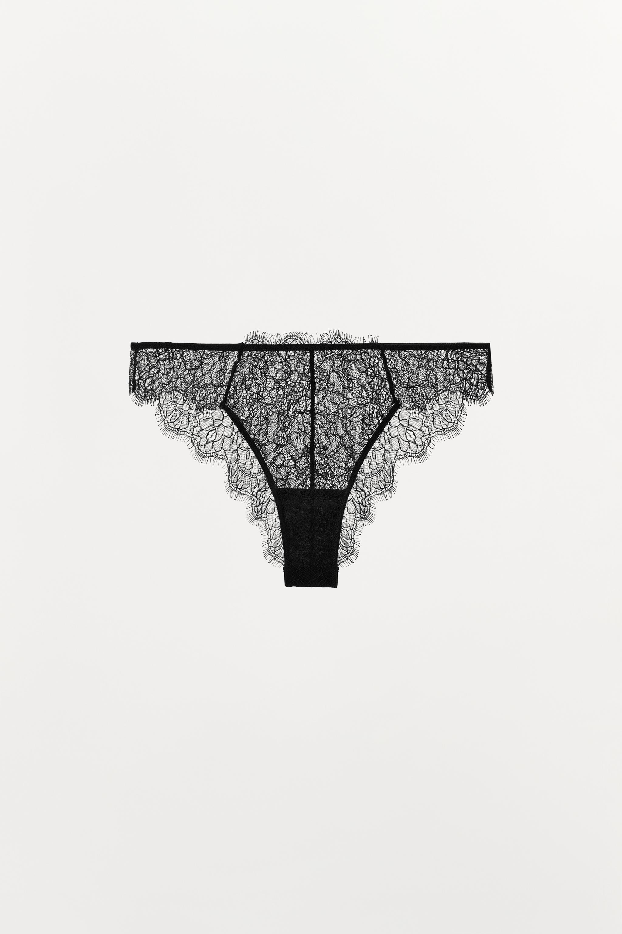 CULOTTE EN DENTELLE